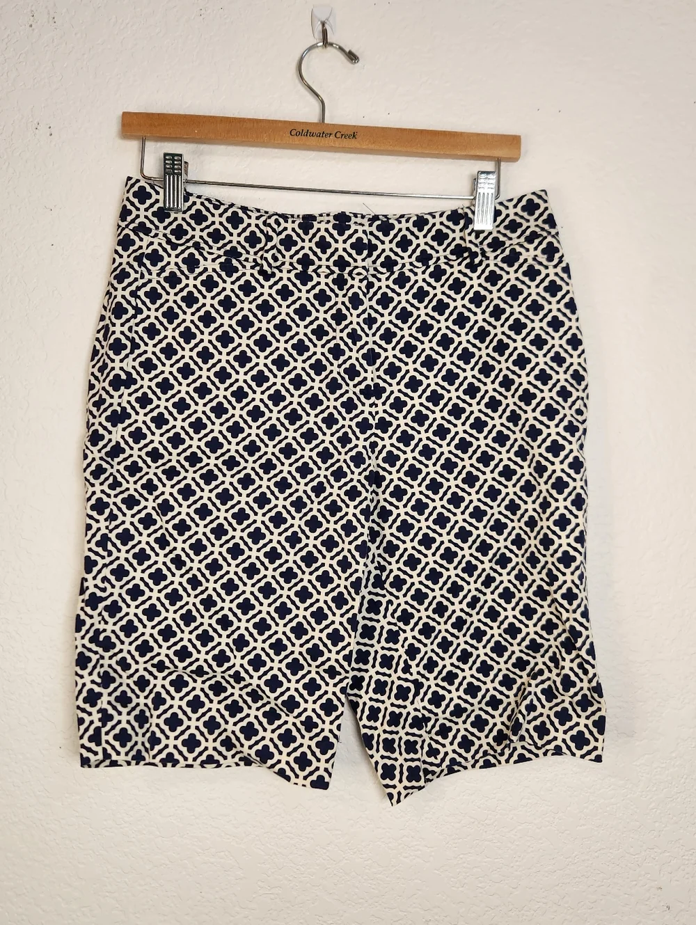 Talbots Perfect Shorts Navy and White Geometric Design, Size 2, 10.5 Inseam